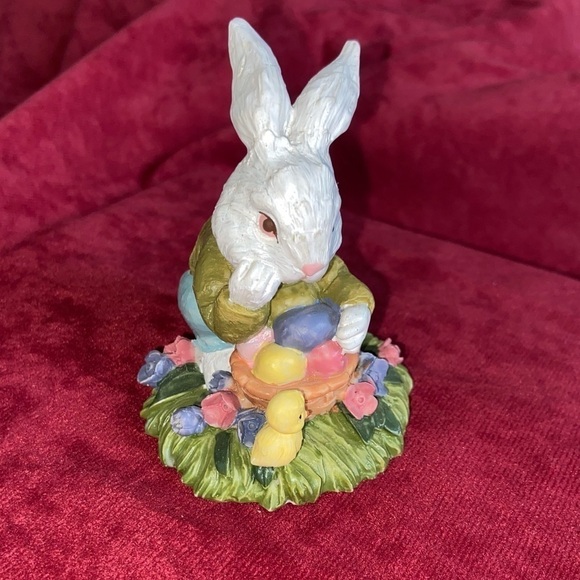 A family of Easter Bunnies and tree bedecked with colorful eggs in one lot. - Picture 8 of 16